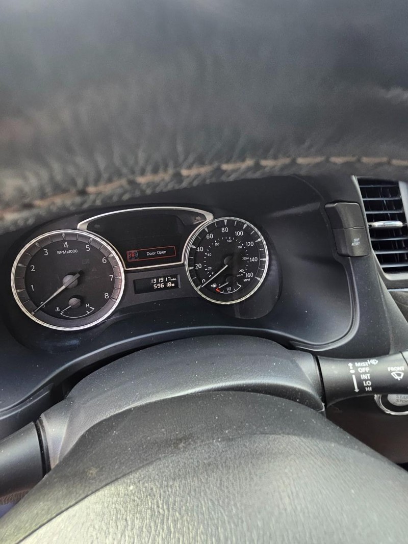 INFINITI QX60 Vehicle Full-screen Gallery Image 3