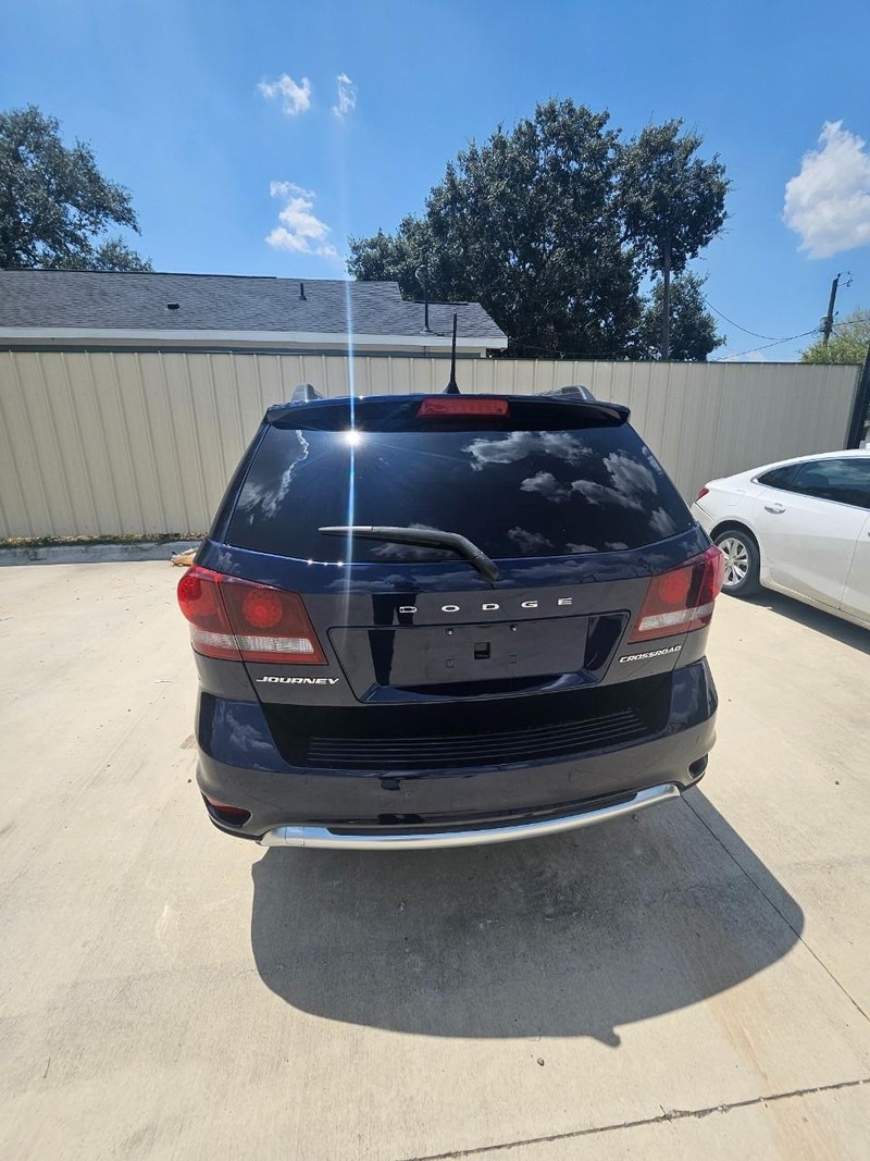 Dodge Journey Vehicle Full-screen Gallery Image 3