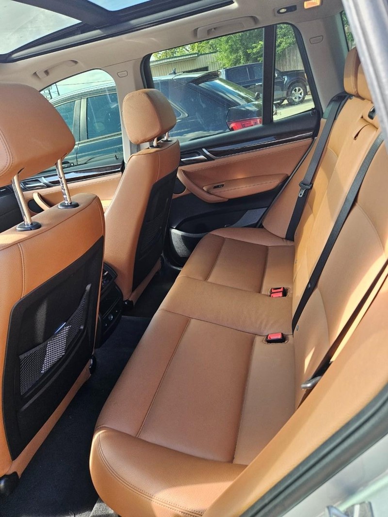 BMW X3 Vehicle Full-screen Gallery Image 3