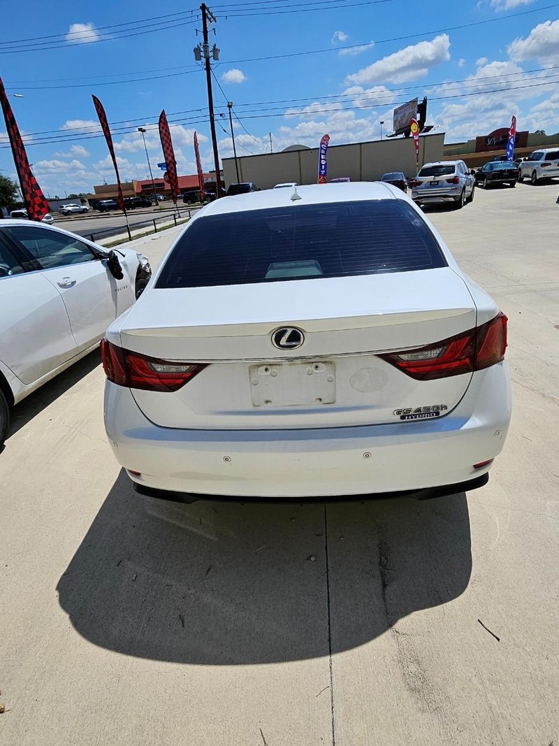 Lexus GS 450h Vehicle Full-screen Gallery Image 4