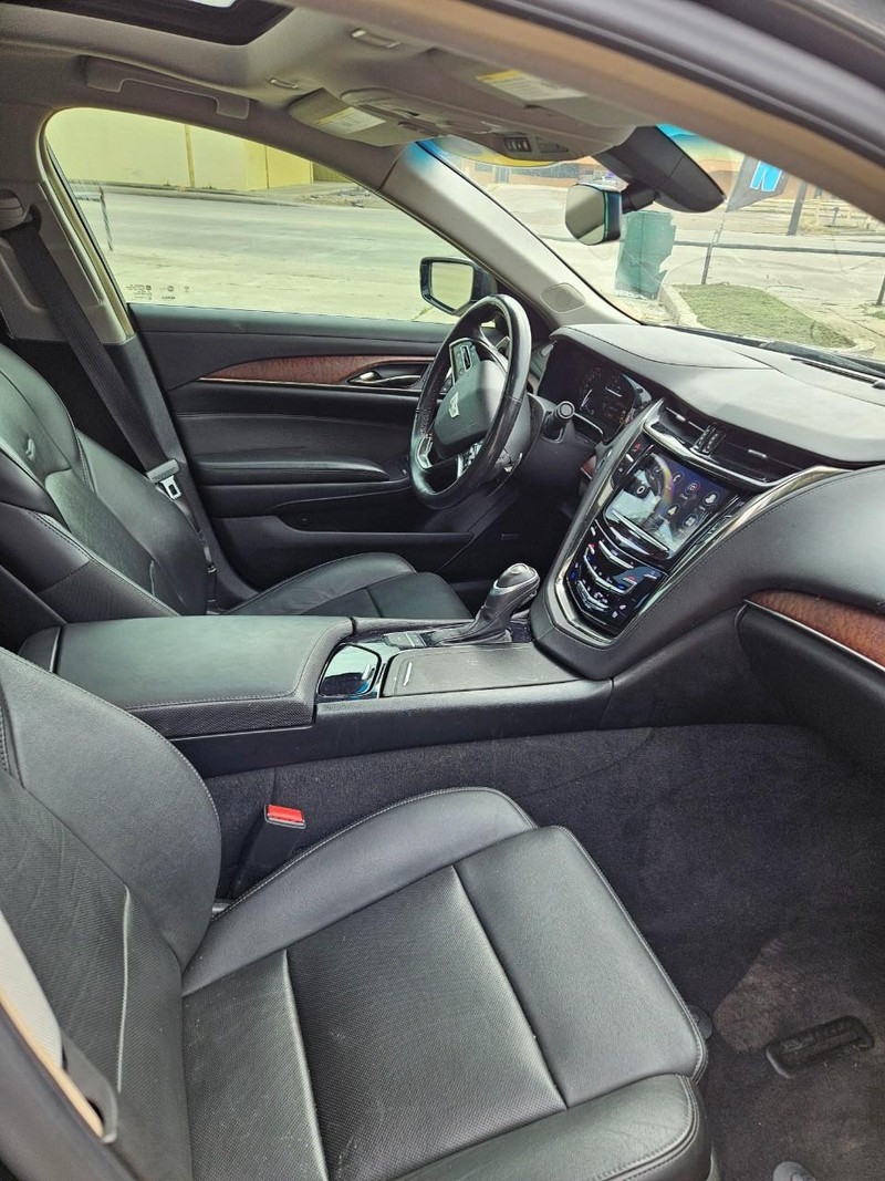 Cadillac CTS Sedan Vehicle Full-screen Gallery Image 3