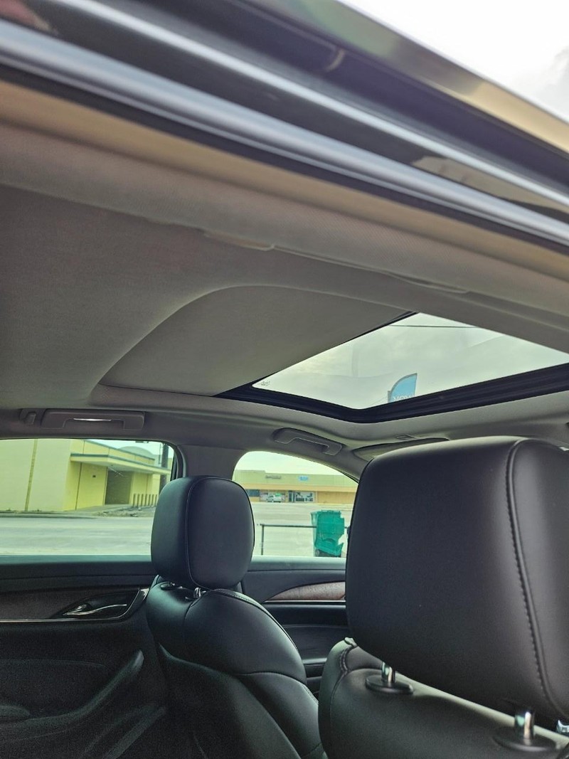 Cadillac CTS Sedan Vehicle Full-screen Gallery Image 6