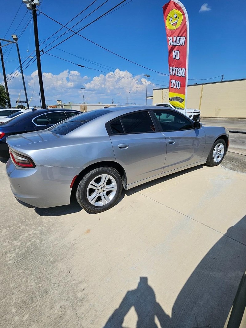 Dodge Charger Vehicle Full-screen Gallery Image 4