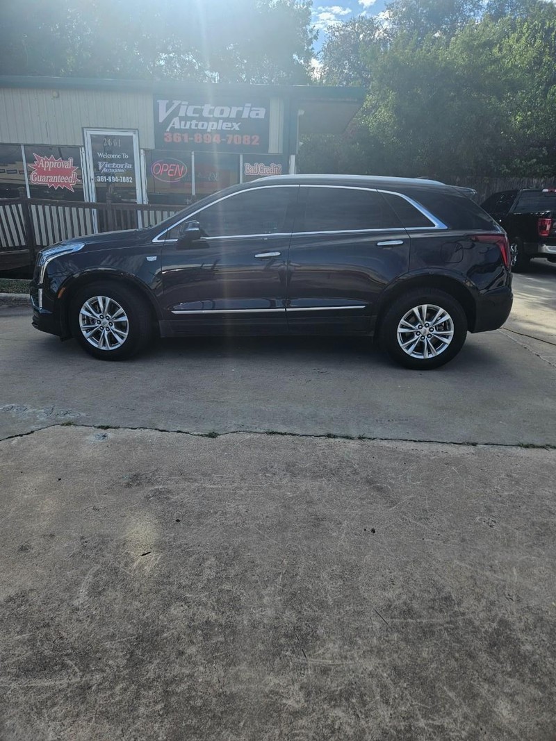 Cadillac XT5 Vehicle Full-screen Gallery Image 4