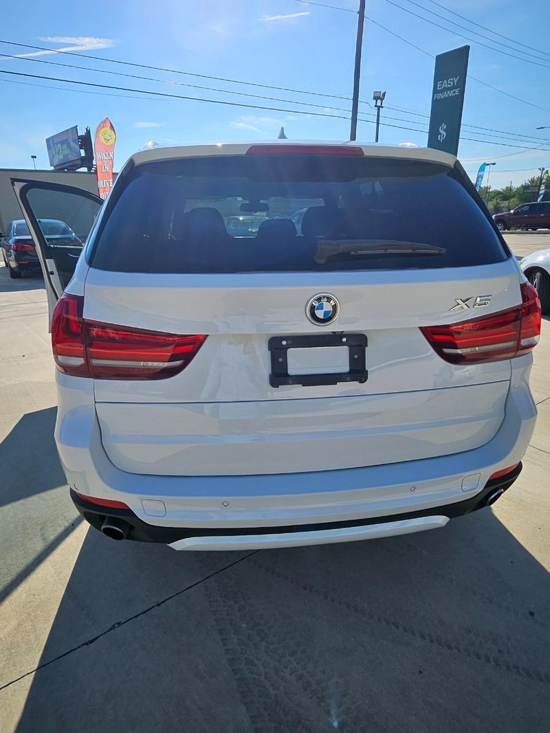 BMW X5 Vehicle Full-screen Gallery Image 4