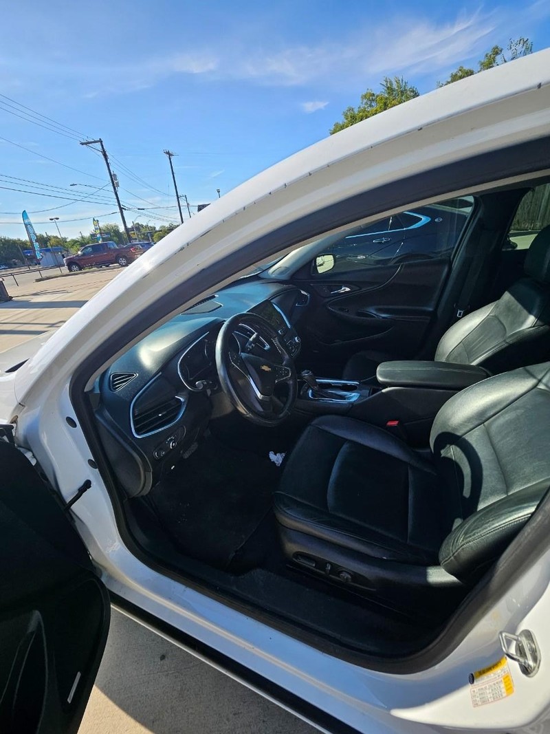 Chevrolet Malibu Vehicle Full-screen Gallery Image 4