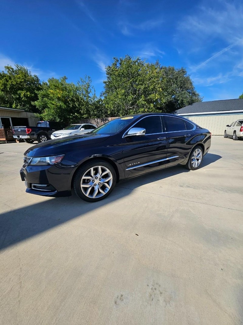 Chevrolet Impala Vehicle Full-screen Gallery Image 3