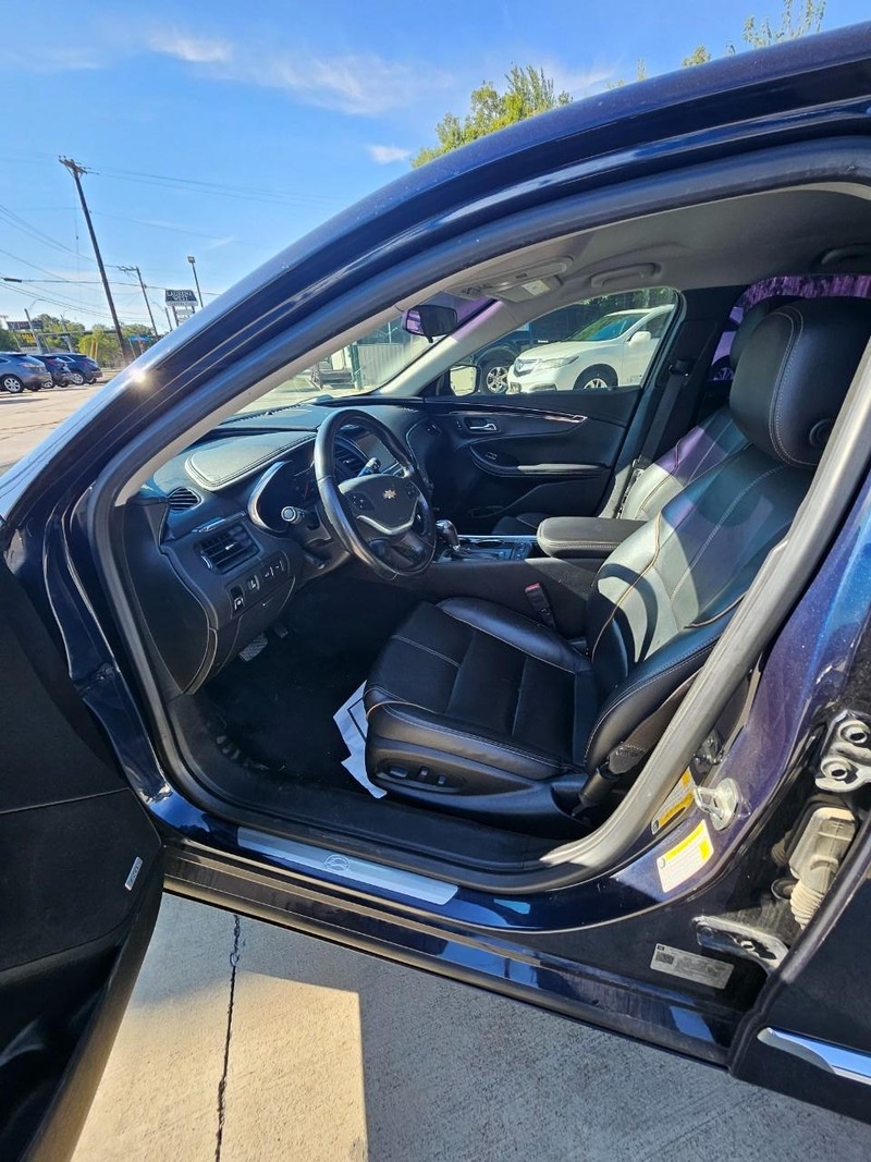 Chevrolet Impala Vehicle Full-screen Gallery Image 4