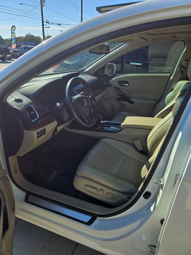Acura RDX Vehicle Full-screen Gallery Image 3