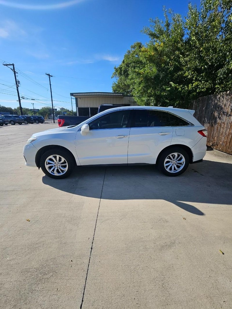 Acura RDX Vehicle Full-screen Gallery Image 4