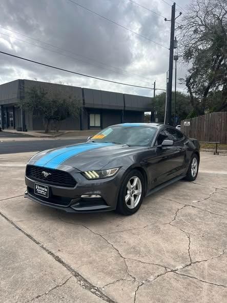 Ford Mustang V6 - Victoria TX