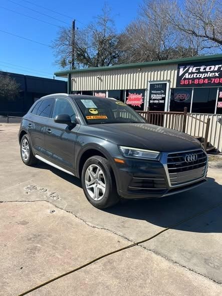 Audi Q5 2.0 TFSI Premium - Victoria TX