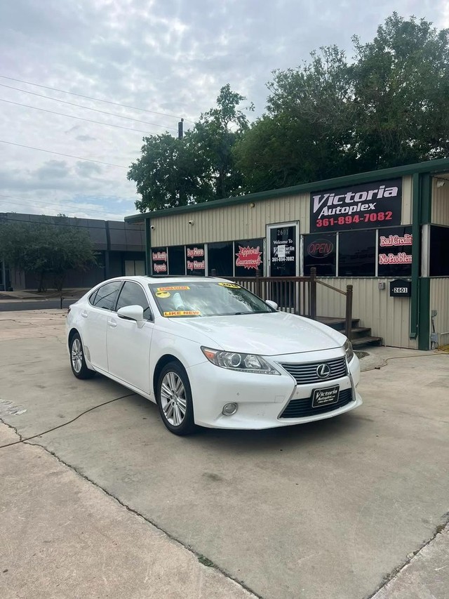Lexus ES 300h Hybrid - Victoria TX