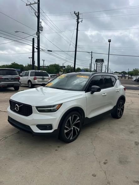 Volvo XC40 R-Design - Victoria TX