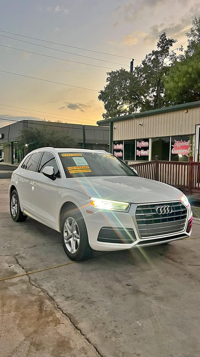 Audi Q5 2.0 TFSI Premium Plus - Victoria TX