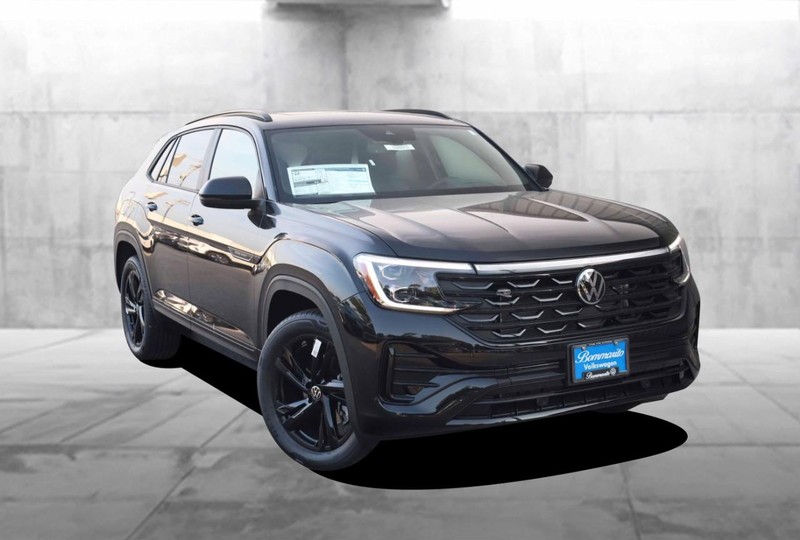 Volkswagen Atlas Cross Sport Vehicle Image 02