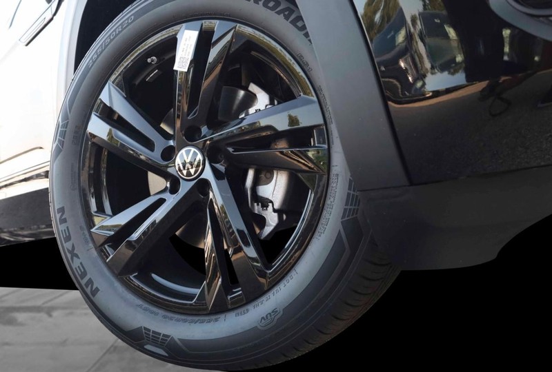 Volkswagen Atlas Cross Sport Vehicle Image 03