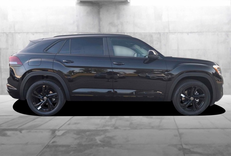 Volkswagen Atlas Cross Sport Vehicle Image 05