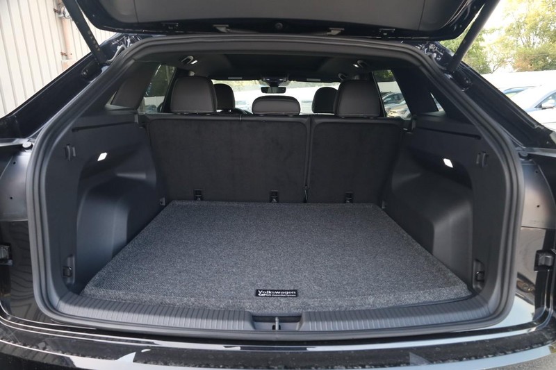 Volkswagen Atlas Cross Sport Vehicle Image 07