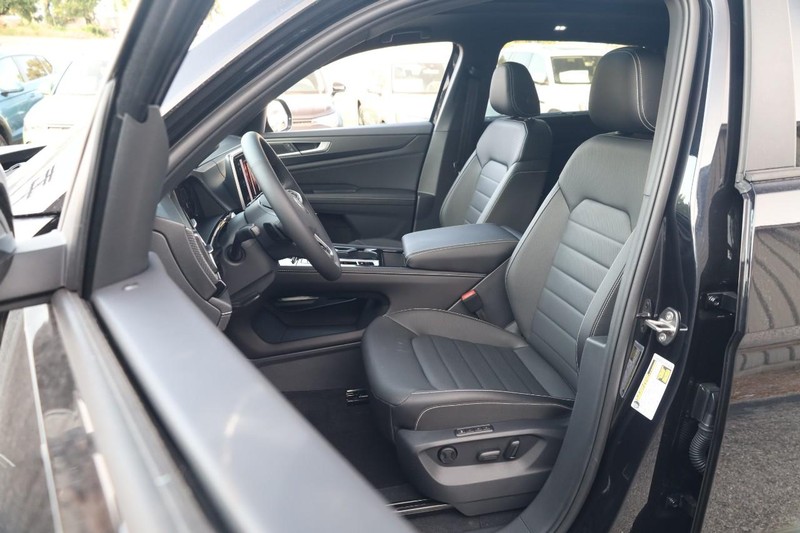 Volkswagen Atlas Cross Sport Vehicle Image 08