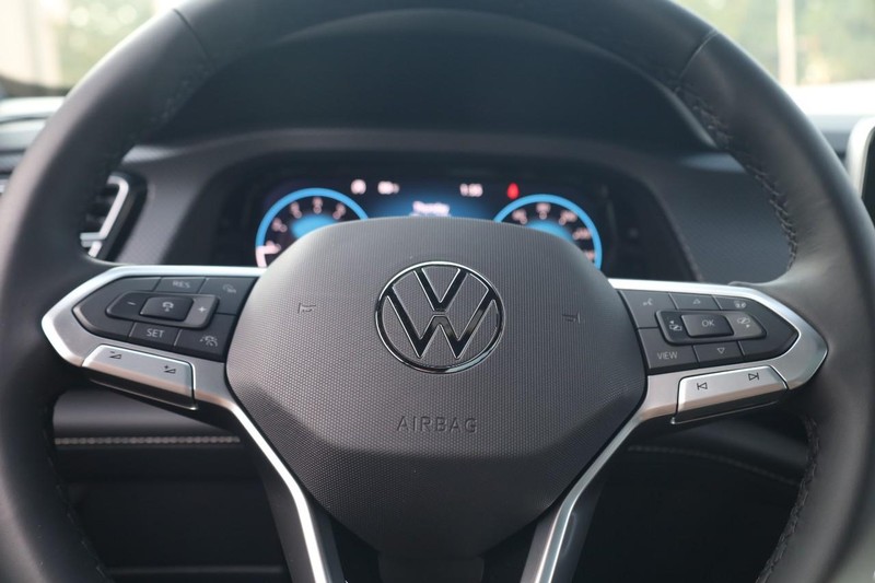 Volkswagen Atlas Cross Sport Vehicle Image 12