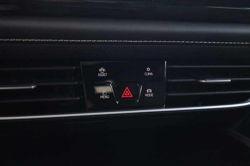 Volkswagen Atlas Cross Sport Vehicle Image 17