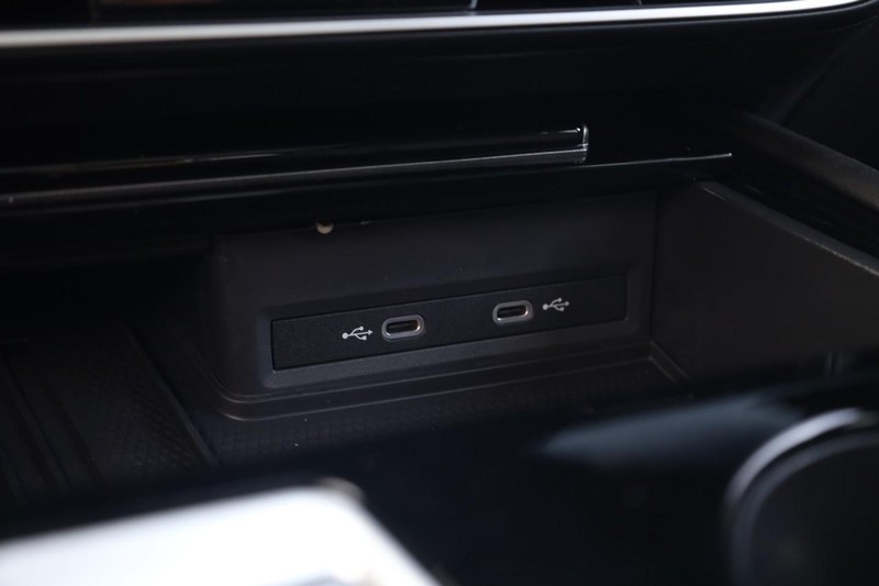 Volkswagen Atlas Cross Sport Vehicle Image 18