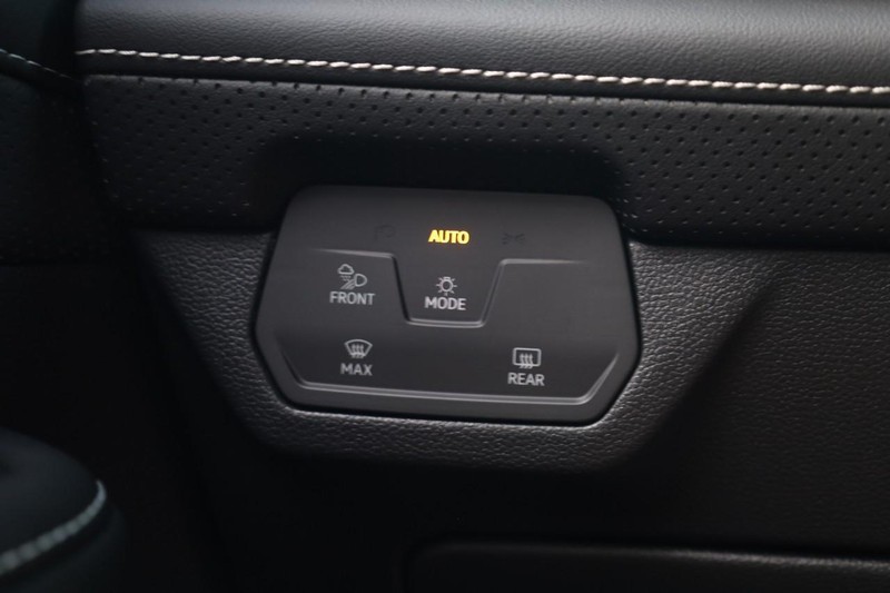 Volkswagen Atlas Cross Sport Vehicle Image 22