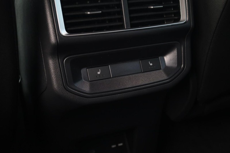 Volkswagen Atlas Cross Sport Vehicle Image 25