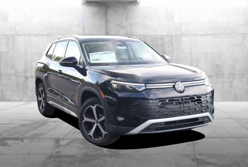 Volkswagen Tiguan Vehicle Image 02