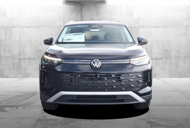 Volkswagen Tiguan Vehicle Image 04