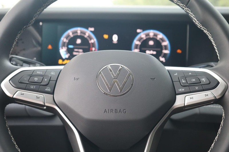 Volkswagen Tiguan Vehicle Image 09