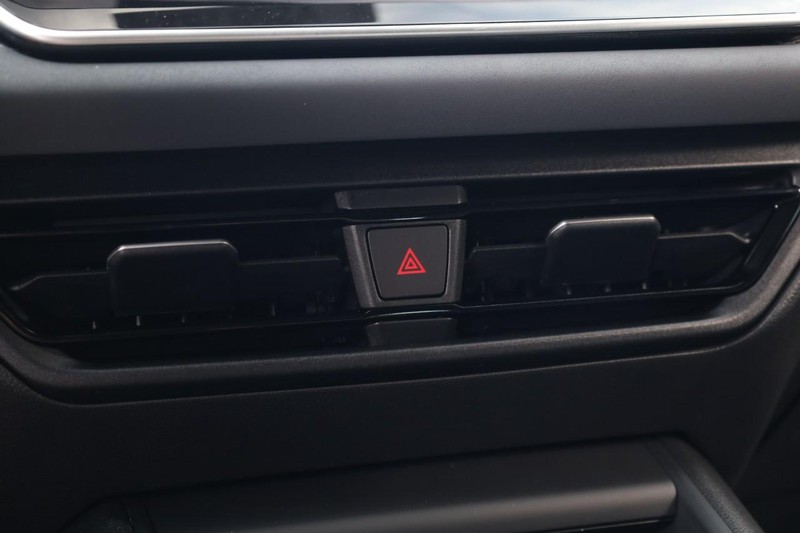 Volkswagen Tiguan Vehicle Image 13