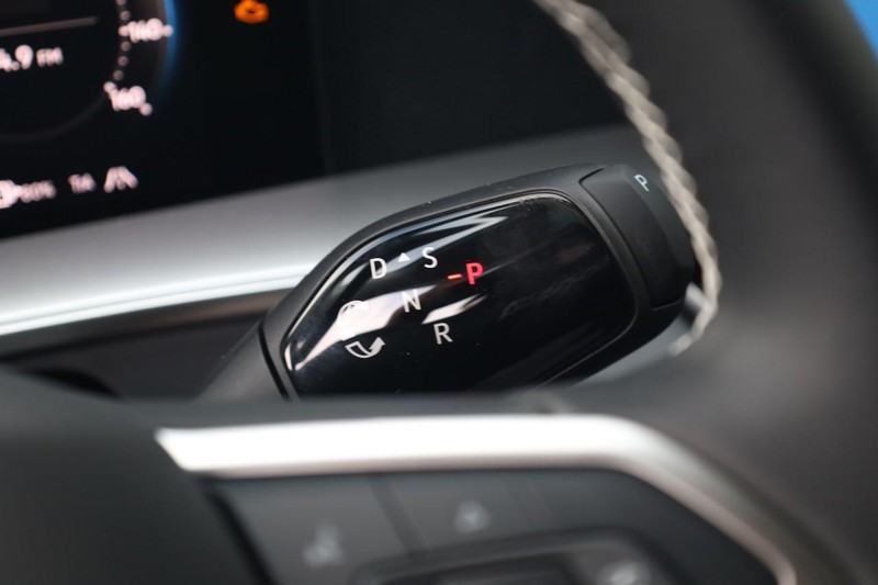 Volkswagen Tiguan Vehicle Image 14