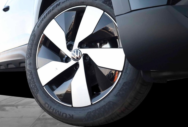 Volkswagen Taos Vehicle Image 03