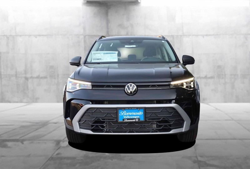 Volkswagen Taos Vehicle Image 04