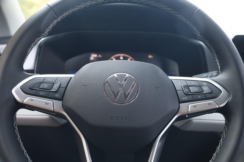 Volkswagen Taos Vehicle Image 09