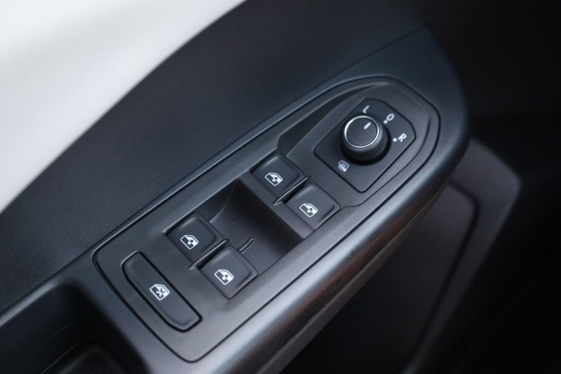 Volkswagen Taos Vehicle Image 17