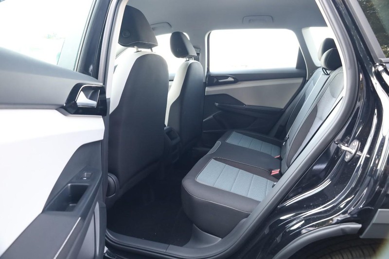 Volkswagen Taos Vehicle Image 20