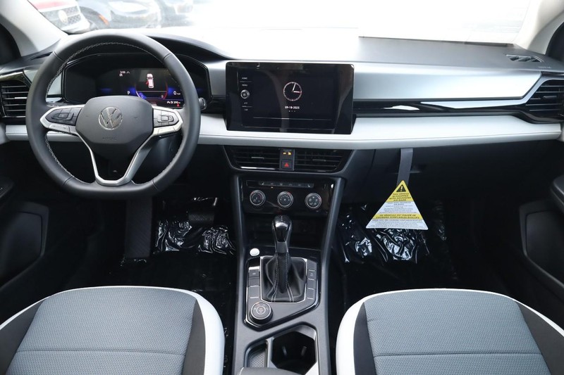 Volkswagen Taos Vehicle Image 21