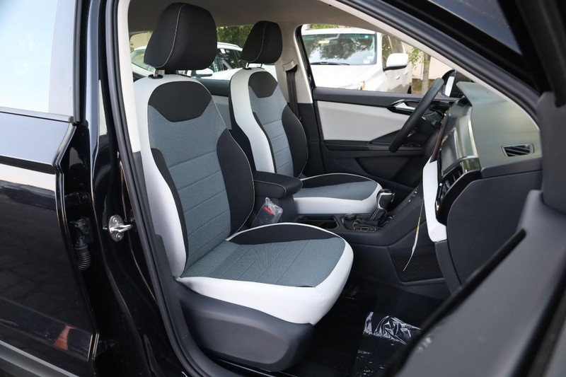 Volkswagen Taos Vehicle Image 23