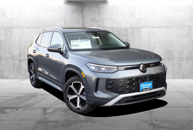 Volkswagen Tiguan Vehicle Image 02