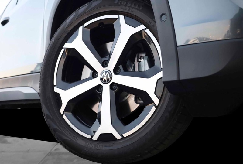 Volkswagen Tiguan Vehicle Image 03