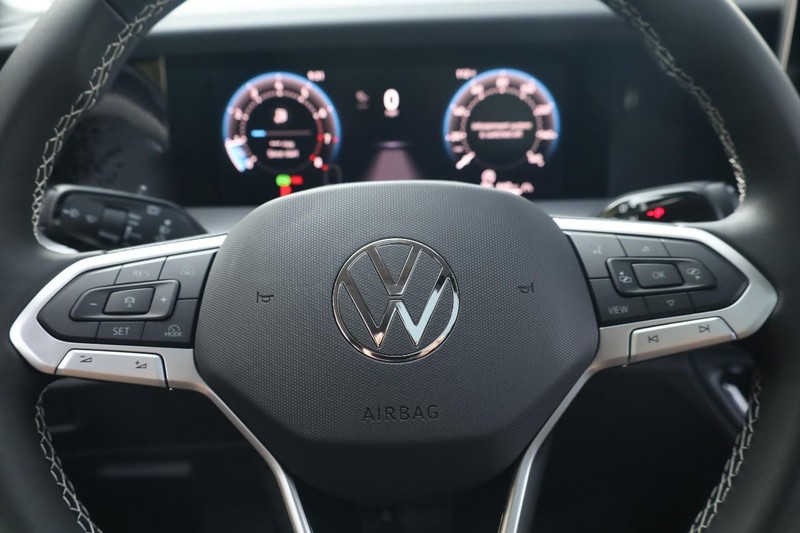 Volkswagen Tiguan Vehicle Image 11