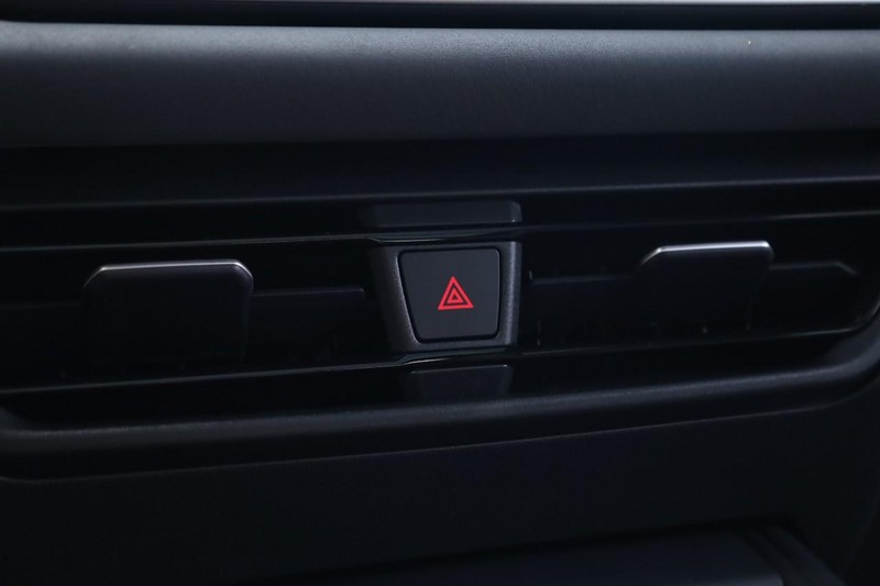 Volkswagen Tiguan Vehicle Image 15