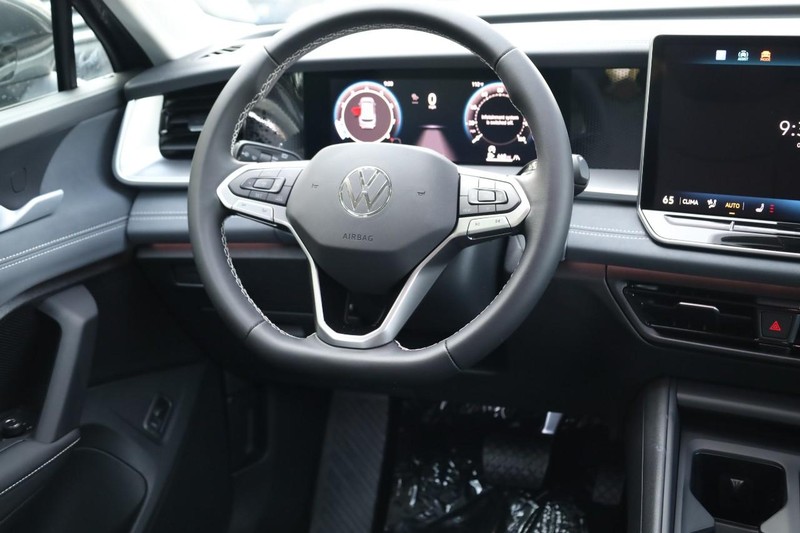 Volkswagen Tiguan Vehicle Image 24