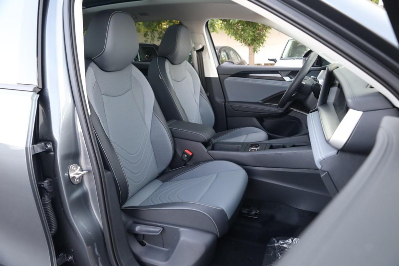 Volkswagen Tiguan Vehicle Image 25