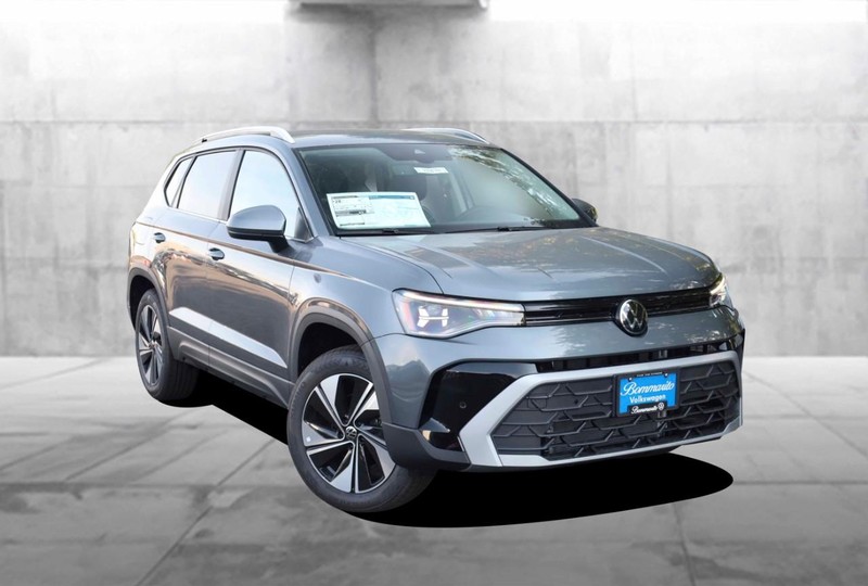 Volkswagen Taos Vehicle Image 02