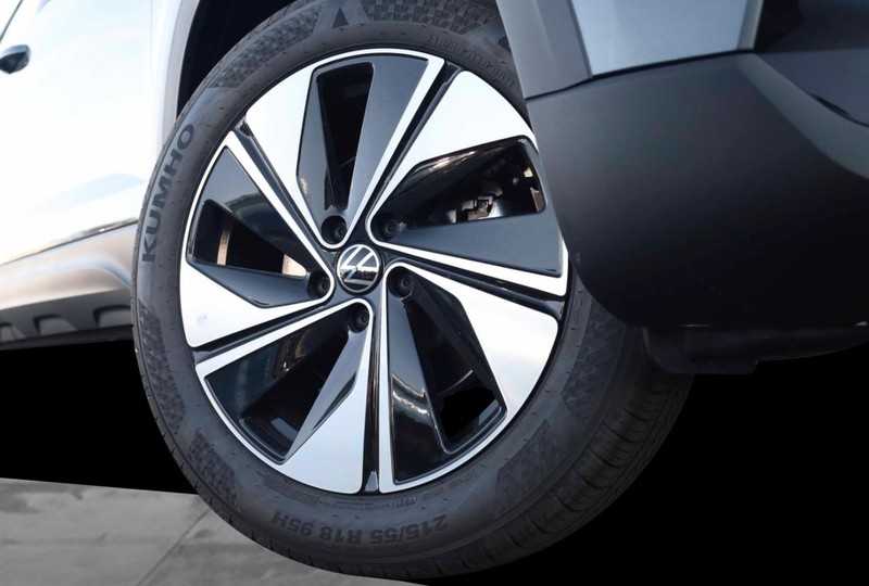 Volkswagen Taos Vehicle Image 03