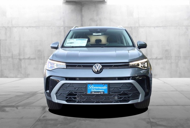 Volkswagen Taos Vehicle Image 04